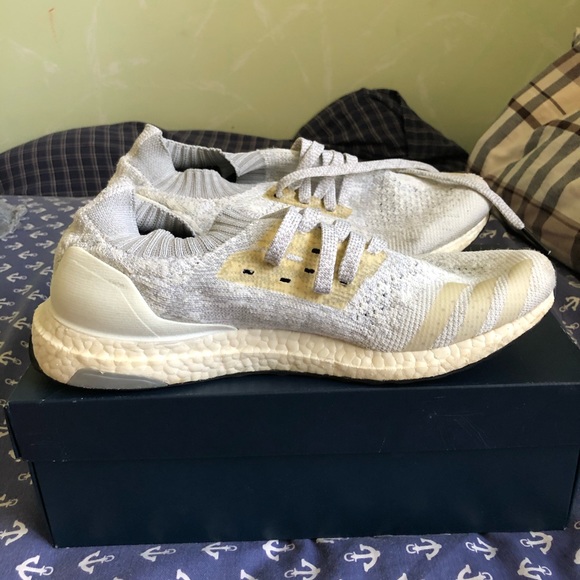 Uncaged ultraboost whits size 9 - Picture 3 of 4